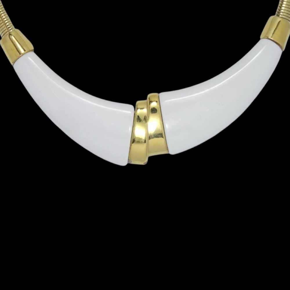 Vintage MONET Signed Gold Tone and White Enamel Choker Necklace 15” 198… - Picture 8 of 10